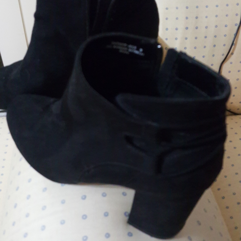 Boots - Picture 3 of 4